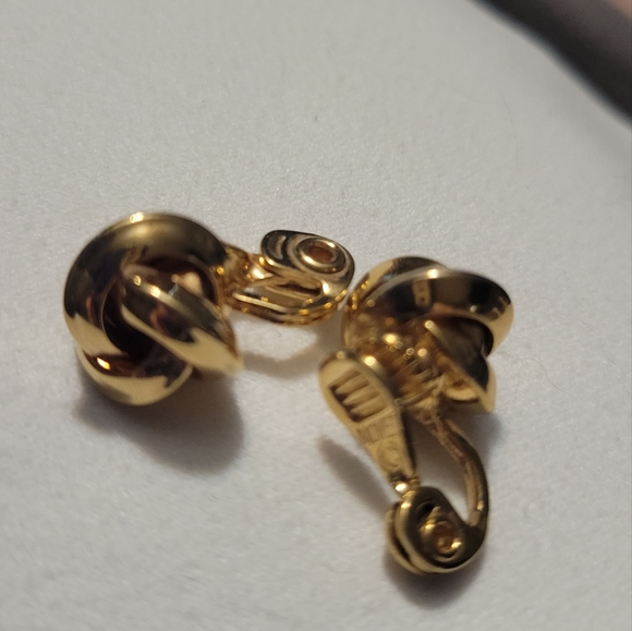 Vintage Clip-on Earring Set of 3 - Tradition and Monet 🍍 - Picture 4 of 7